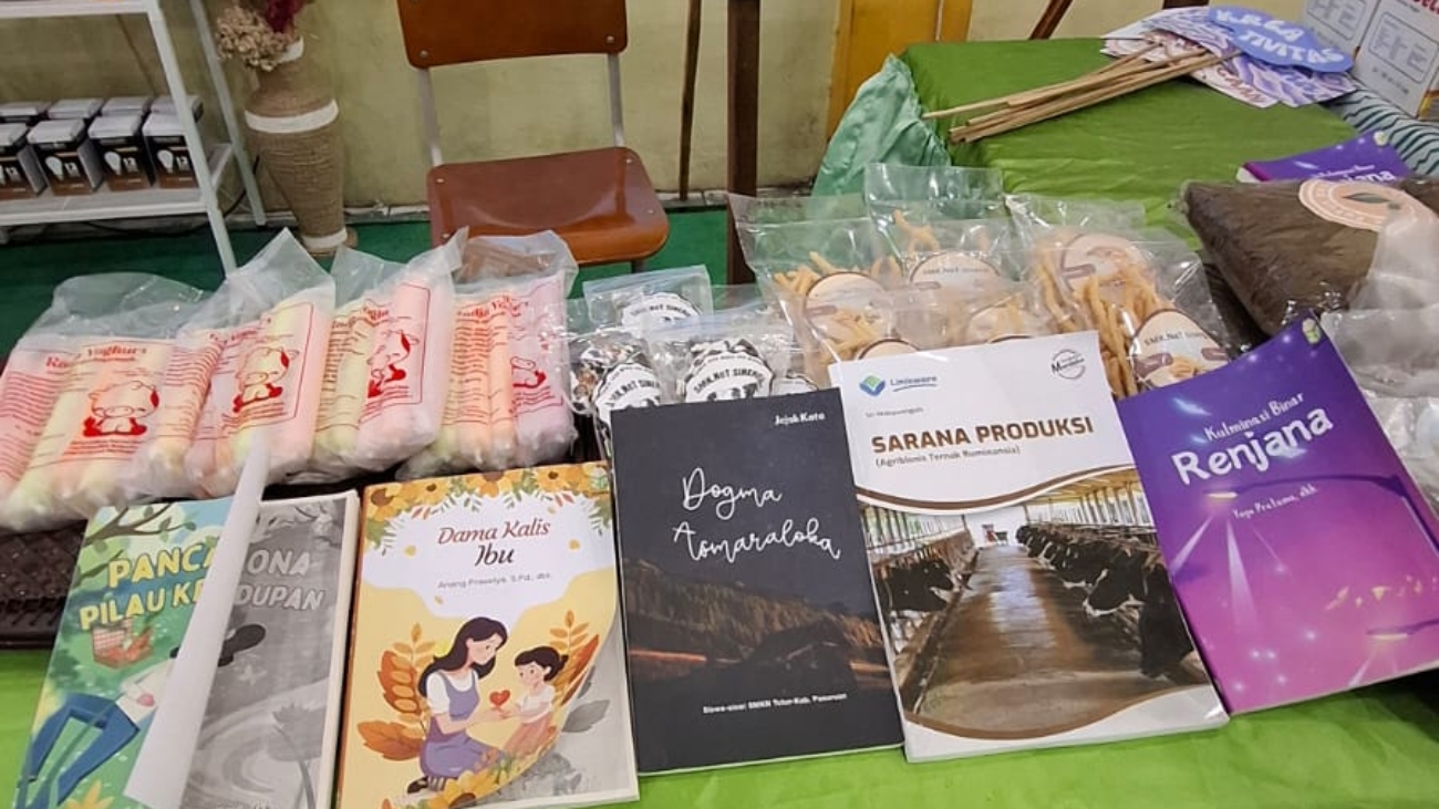 Pameran produk unggulan SMKN Tutur
