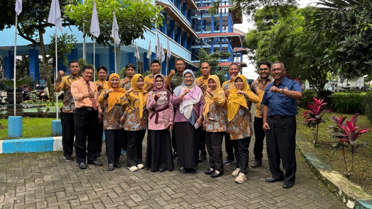 Tim BK, BKK, dan Otomotif SMKN ke SMK Branta Karangkates