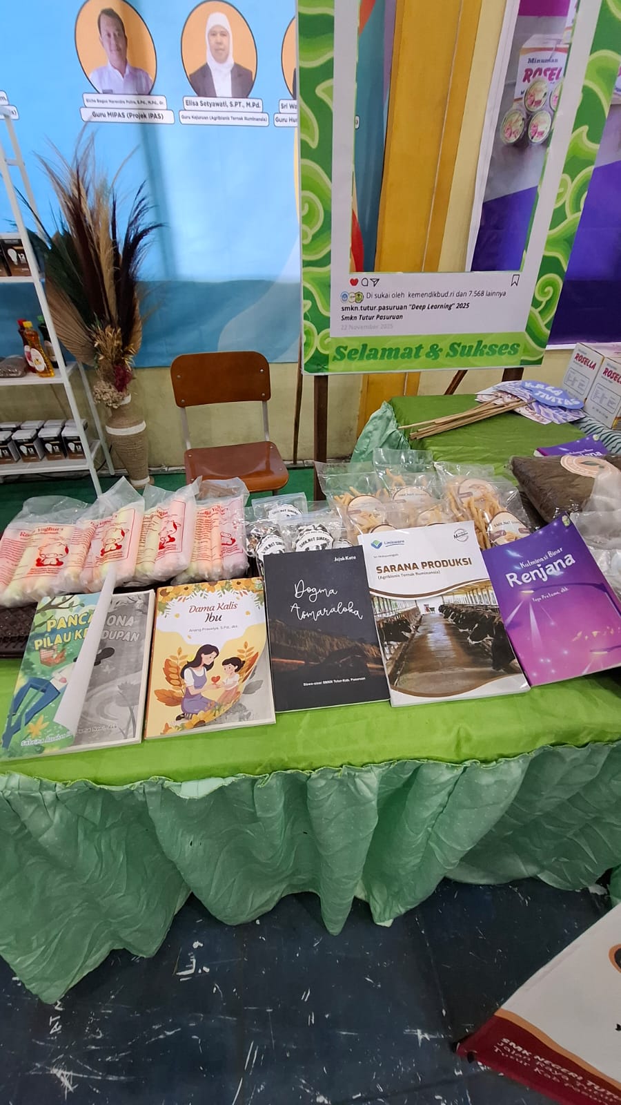 Pameran produk unggulan SMKN Tutur